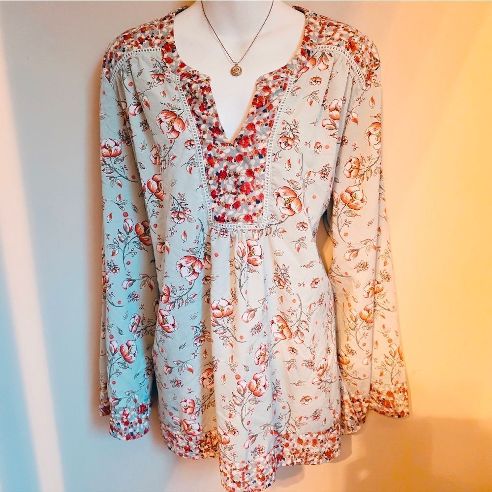 Suzanne Betro Peplum V Neck Long Sleeve Floral Mint Background Top - Picture 2 of 4